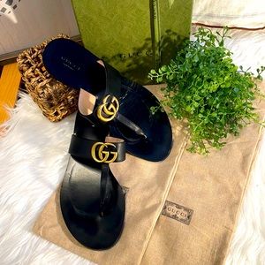 AUTH Gucci Leather Thong Sandal with Double G; 38 1/2; 8